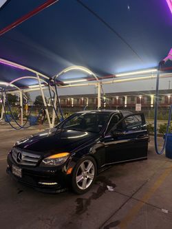 Mercedes 2011 c300 4Matic