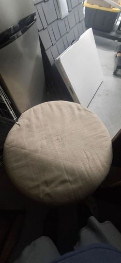 Round ottoman