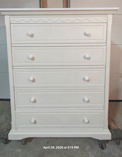 Nice big wooden CAFEKID chest dresser with big drawers in good condition all drawers working, 
I can put it outside for easy pickup.
L43"W20"*H52"