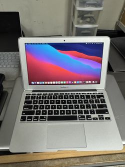 APPLE MACBOOK LAPTOPS FOR SALE 135 EACH COME WITH CHARGER 