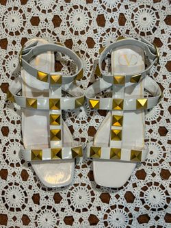 Valentino Garavani Roman Stud leather sandals Sz 40