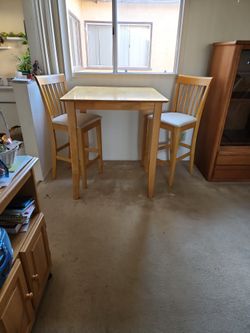 Honey Colored Wood Table & Chairs