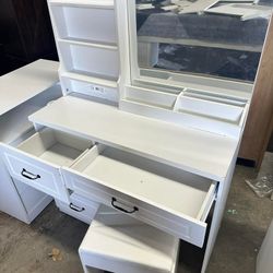 VEANERWOOD Vanity Desk Set with Lights and Power Strip,4 Drawers Vanity Set Makeup Table,（missing light ，crack）