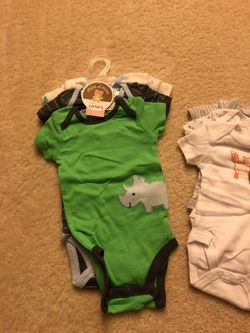 Newborn onesie sets *