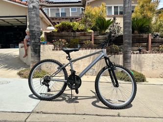 Huffy - Mountain Bike - 18 speed - 26 inch wheels