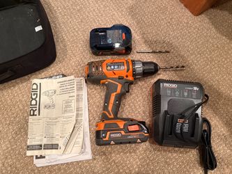 RIDGID 18V Cordless Drill Kit – 2 Batteries, Charger, Bits & Bag