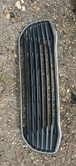 2016-18 Toyota Avalon 2016 2017 2018 front bumper lower grille OEM