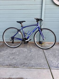 RALEIGH CADENT HYBRID BIKE 700cc Wheels