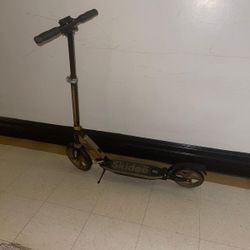 scooter Razor Deltawing Scooter in good condition for adults beautiful color new in store costs $130 LET'S FORGET THE OFFERS THANK YOU SO MUCH