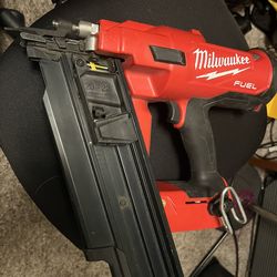 Milwaukee M18 Fuel 21 framing nailer