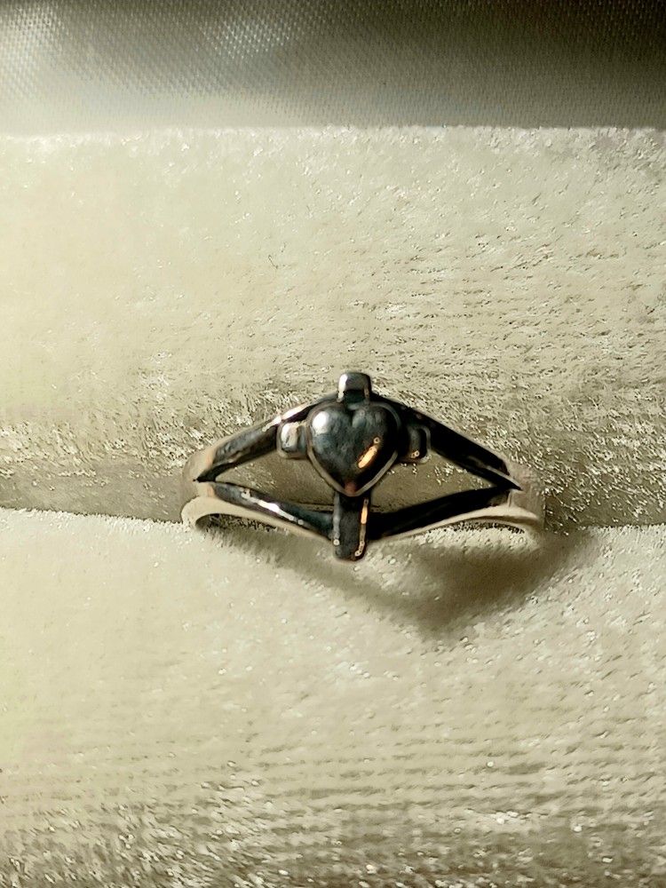 Retired Vintage James Avery Cross Heart Ring Women's Size 7.5