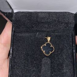Gold Neckless No Chain