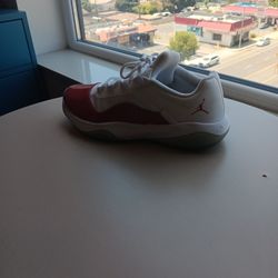 Jordan 11 Size 8.5 Low