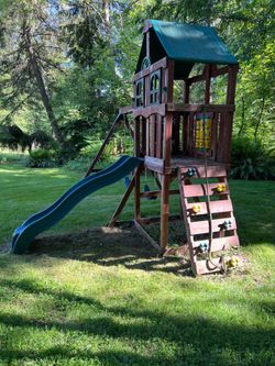 Play structure