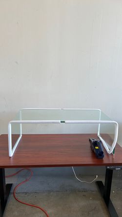 Senter glass table