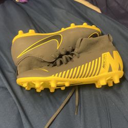 Yellow And Grey Nike Cleats 