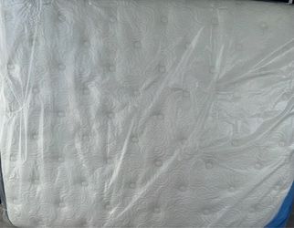 Kings Down pillow top queen Mattress