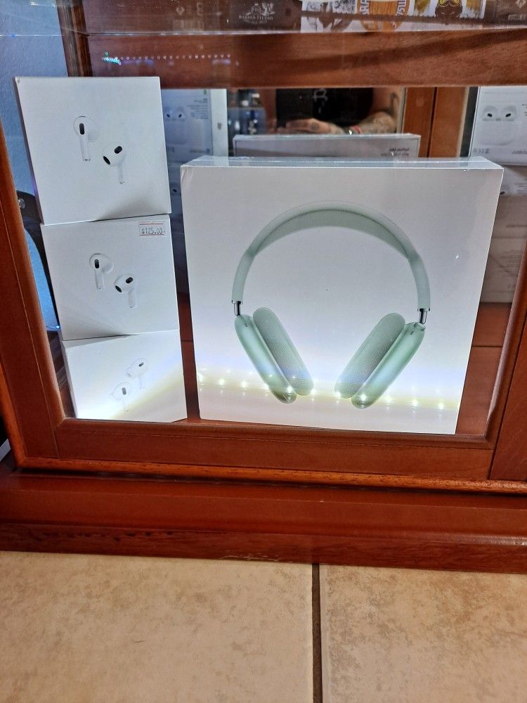 Brand NEW Green Apple AirPods Max ($425.00 w/Shipping) (300.00 Pick Up Only) [TAX SEASON DEAL SPECIAL!! 💲💲💲][AfterPay Payment Method Accepted ✅️]