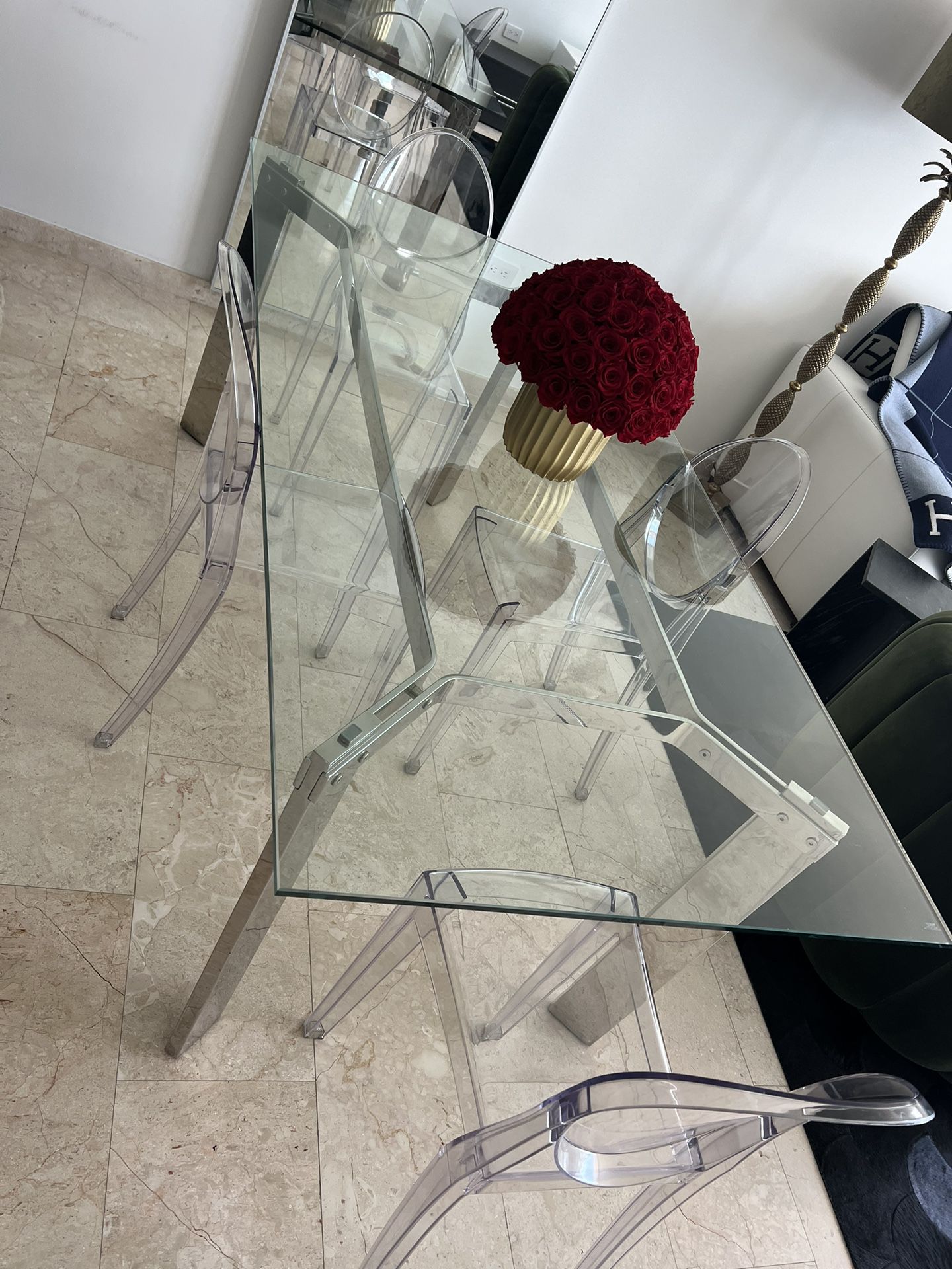 Glass Dinning table 
