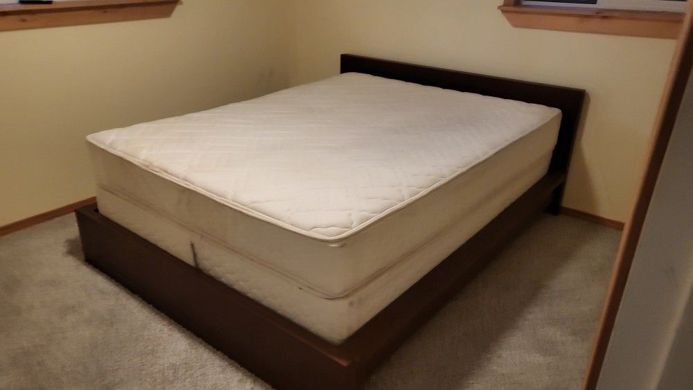 Queen Bed With Bed Matt Box