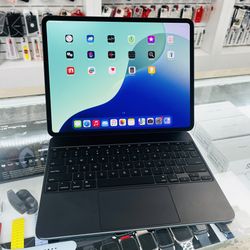 iPad Pro 13-inch M4 256GB WiFi LTE With Keyboard 