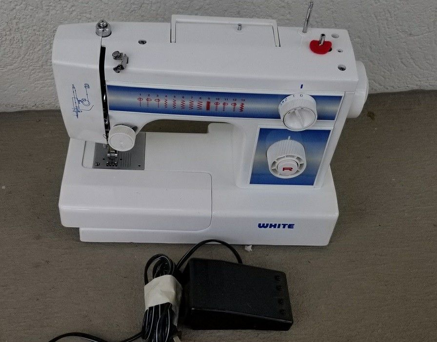 WHITE Zigzag Sewing Machine 1415 EXC! Ready 2 Sew Right Now