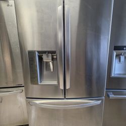LG Refrigerator Everything Works Great Delivery Available For Extra Fit 