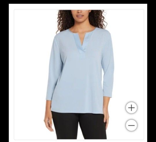 Banana Republic Ladies V-neck Top