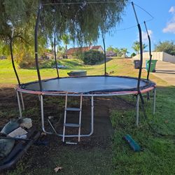 14' Round Trampoline 