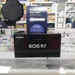 Canon R7 