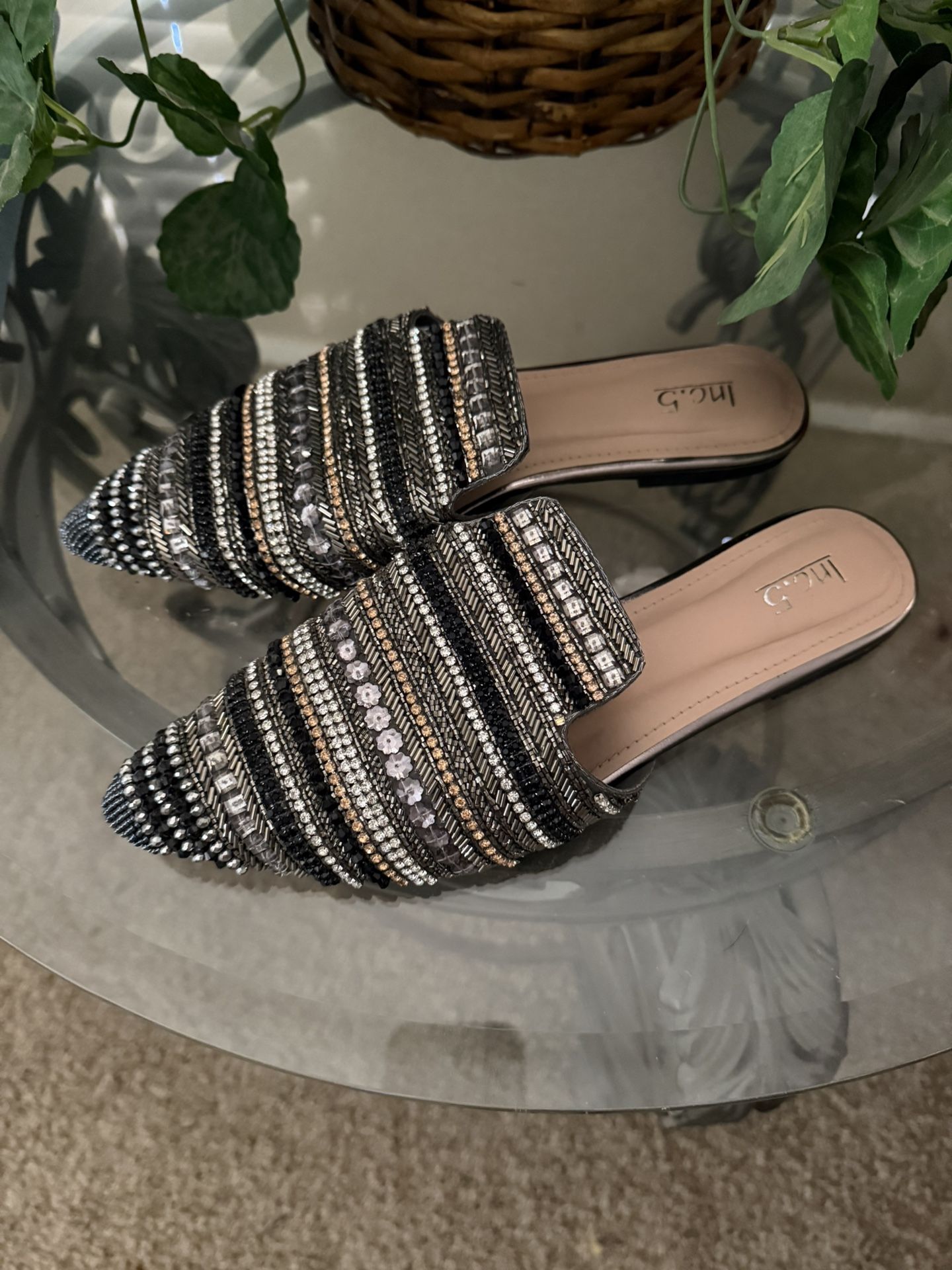 Cute Black Sparkly Flats Size 8