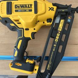 Dewalt 20V Nailer