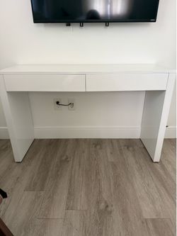 Modern white desk