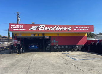 Tire Technician / Mechanic. Llantero / Mecánico.