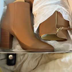 New In Box Michael Kors Britt Heeled Bootie Tumbled Faux Leather Size 8 Retail $255!