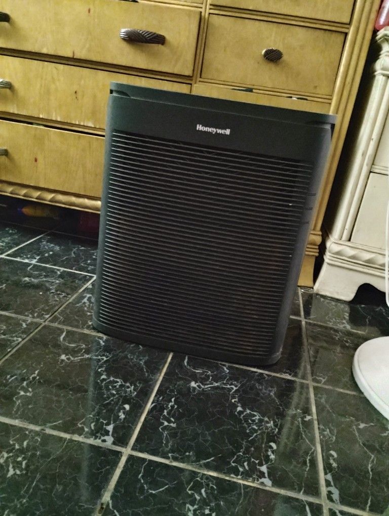 PowerPlus HEPA Air Purifier, Extra-Large Room (530 sq. ft.) Bla