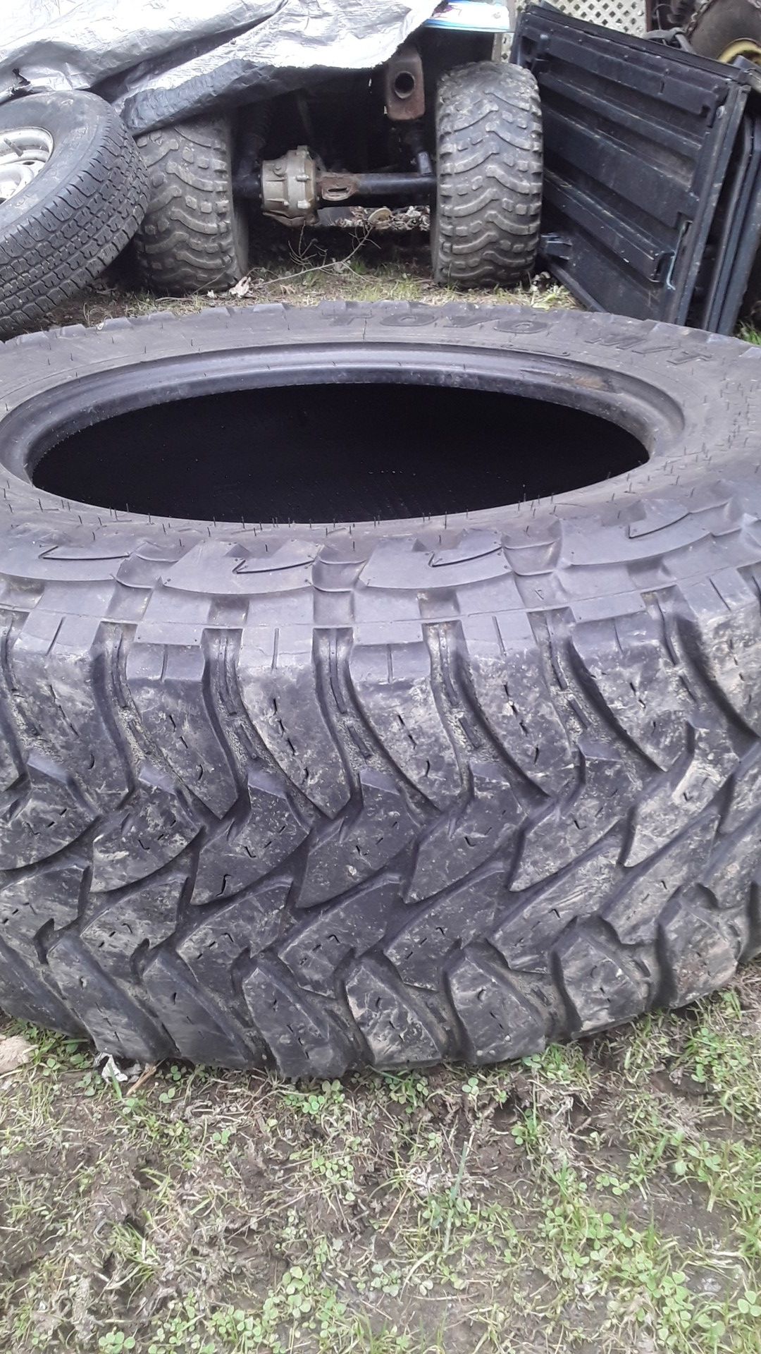 1. Toyo m / T Open Country 37 by 13.5xr20lt