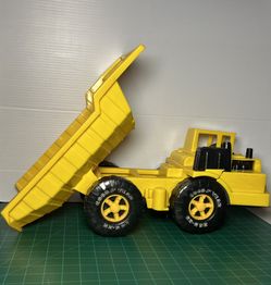1989 Vintage Mighty Cat Dump Truck Toy