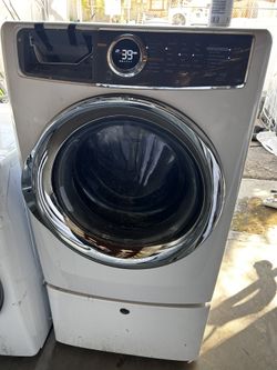 Electrolux Washer Dryer Set $400