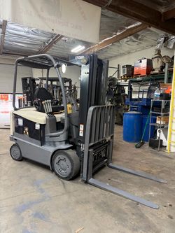 Crown electric forklift 5000lb