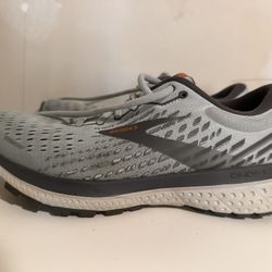 Pre Own BROOKS GHOST 13 RUNNING SNEAKERS Women’s Size 8 Men’s 6.5 