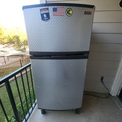 Gladiator (Whirlpool) Heavy-Duty Garage Refrigerator