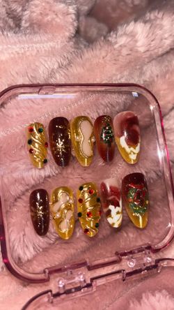 Holiday Press on nails.