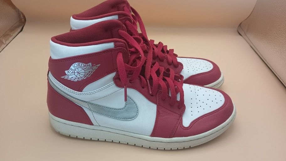 Jordan 1 Retro
Silver Medal Size 9