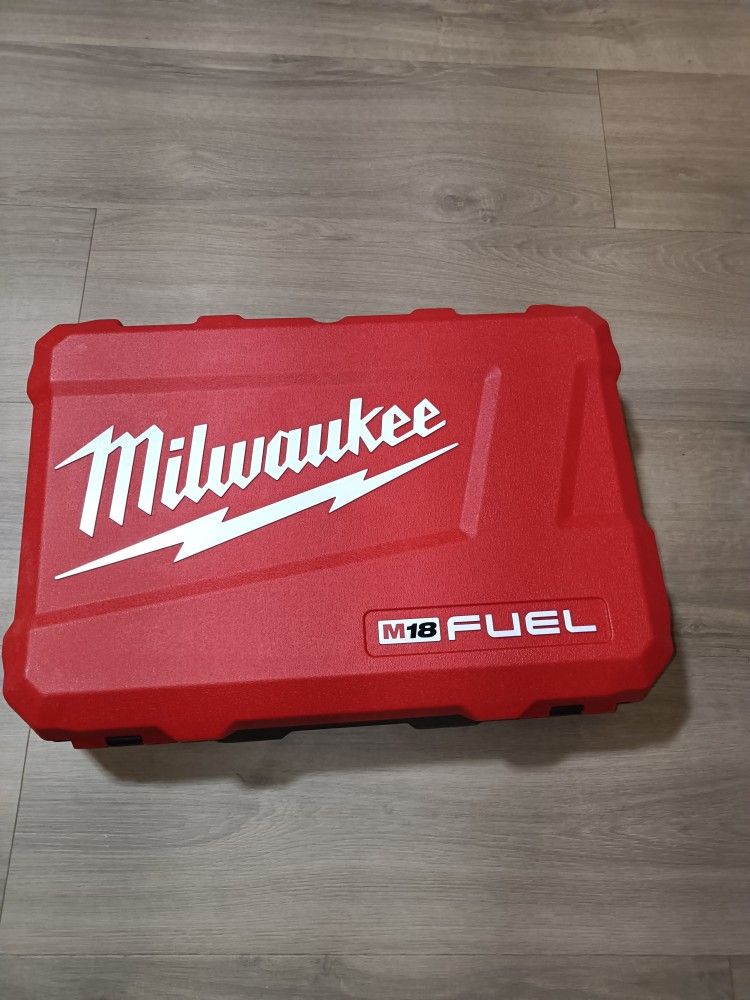 Milwaukee Box
