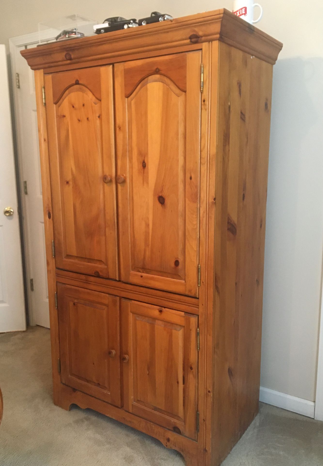 Knotty pine small cabinet w/upper and lower doors.