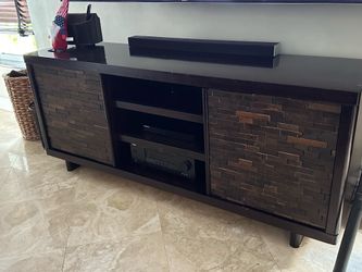 Free TV stand