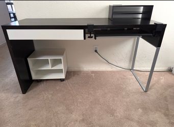 Great WFH or Student Desk with extras!