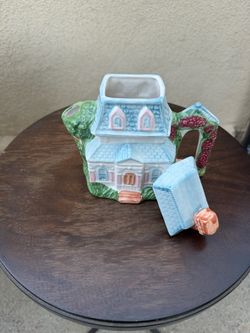 Ceramic House-Shaped Teapot with Lid