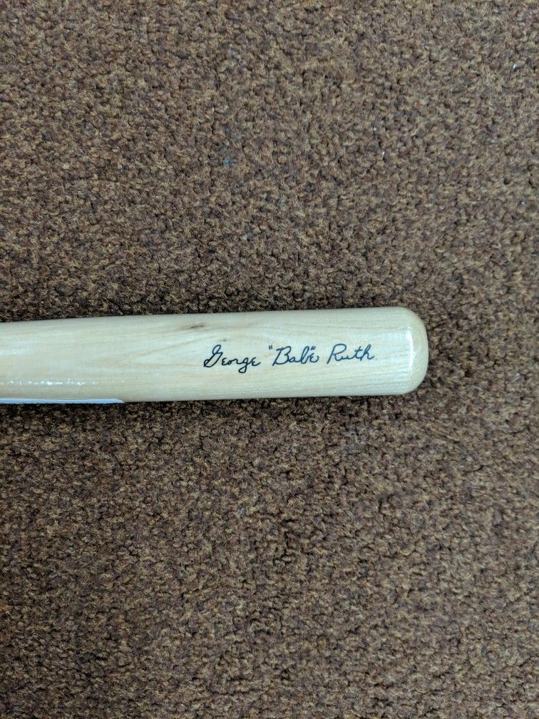 Babe Ruth 18-in Louisville Sluggers Mini Baseball Bat 